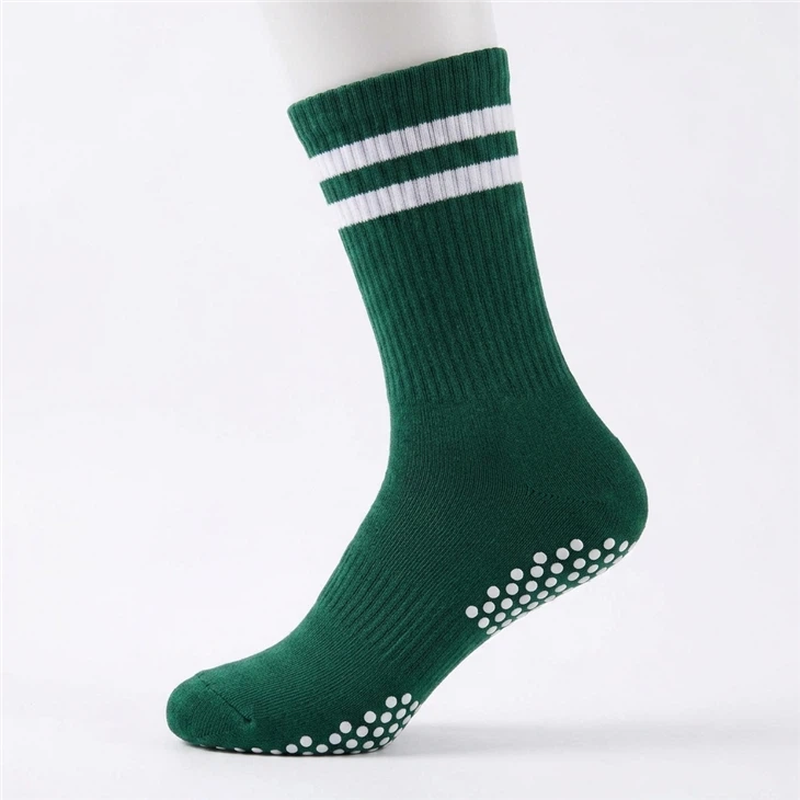 Maßgeschneiderte, rutschfeste Fußballsocken, waldgrüne, rutschfeste Fußballsocken mit weißen Griffpunkten, OEM-Team-Logo, mittlere Waden-Sportsocken