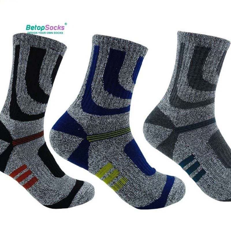 Bergsteigersocken und Handtücher mit verdickter Unterseite